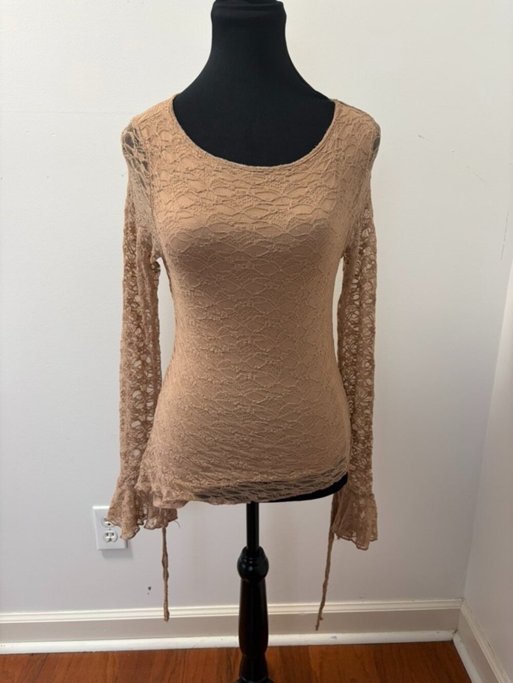 See You Monday Top Womens M Tan Floral Lace Long Bell Sleeve Boho Nylon SL4502L